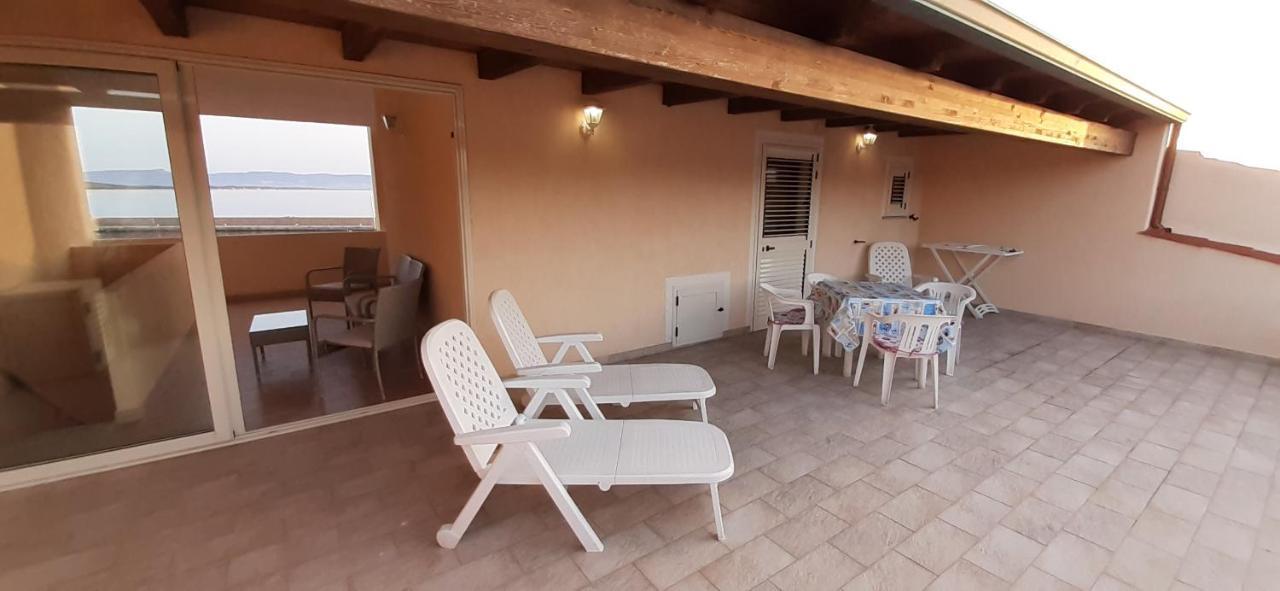 Fronte Mare Attico Indipendente Ed Esclusivo Con Terrazza Panoramica Lejlighed Isola Rossa Eksteriør billede