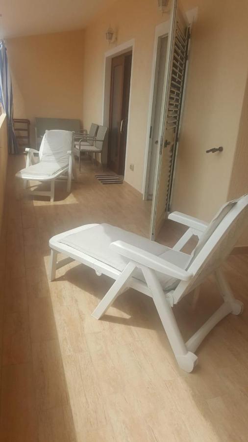 Fronte Mare Attico Indipendente Ed Esclusivo Con Terrazza Panoramica Lejlighed Isola Rossa Eksteriør billede