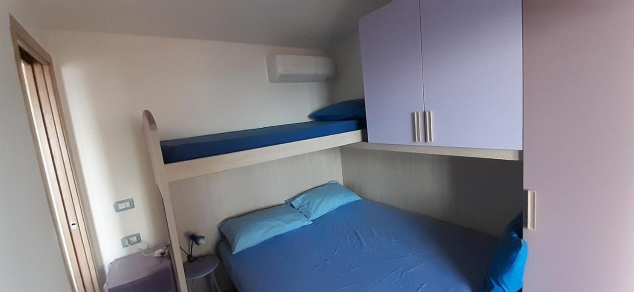 Fronte Mare Attico Indipendente Ed Esclusivo Con Terrazza Panoramica Lejlighed Isola Rossa Eksteriør billede